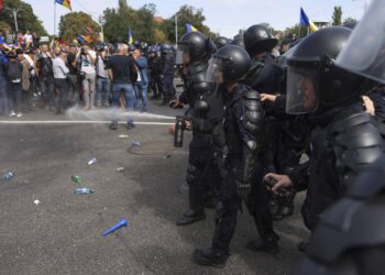 bucuresti,-inapoi-in-viitor!-in-ziua-in-care-violenta-a-rupt-cordonul,-fotbalul-a-redat-speranta-acestui-oras-–-hotnews.ro