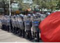au-venit-scutierii-in-piata-victoriei,-ca-pe-vremuri,-la-mineriade.-tensiunea-dintre-jandarmi-si-ciobani-este-tot-mai-mare