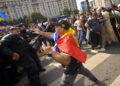 sorin-grindeanu-ii-cere-premierului-sa-intervina-pentru-detensionarea-protestelor:-bolojan,-iesi-de-dupa-perdelele-de-la-guvern