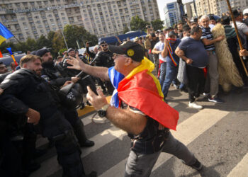 sorin-grindeanu-ii-cere-premierului-sa-intervina-pentru-detensionarea-protestelor:-bolojan,-iesi-de-dupa-perdelele-de-la-guvern