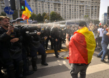 deputat-usr,-dupa-violentele-de-la-protestul-fermierilor-din-piata-victoriei:-extremistii-au-parazitat-un-protest-pasnic