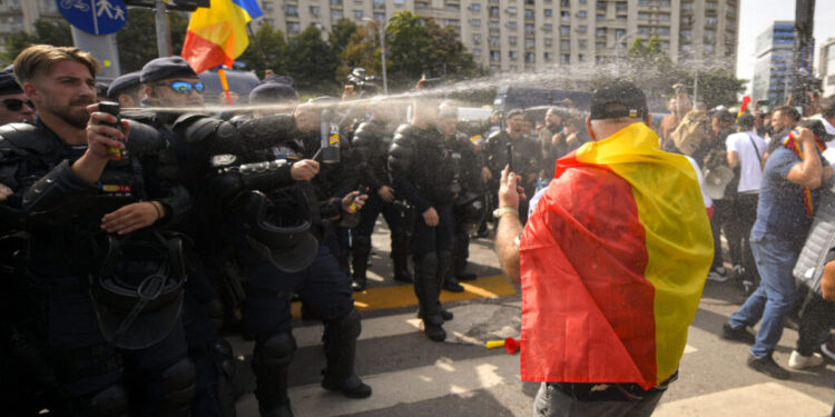 deputat-usr,-dupa-violentele-de-la-protestul-fermierilor-din-piata-victoriei:-extremistii-au-parazitat-un-protest-pasnic