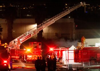 un-elicopter-de-stiri-s-a-prabusit-in-timp-ce-filma-un-accident-de-autobuz,-in-los-angeles-cel-putin-trei-oameni-au-murit-–-hotnews.ro