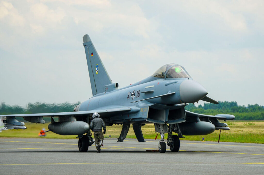 germania-trimite-avioane-eurofighter-pentru-a-proteja-spatiul-aerian-al-letoniei-in-timpul-alegerilor-–-hotnews.ro