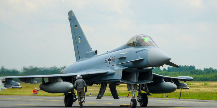 germania-trimite-avioane-eurofighter-pentru-a-proteja-spatiul-aerian-al-letoniei-in-timpul-alegerilor-–-hotnews.ro