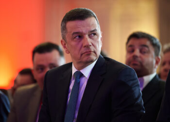 grindeanu-il-ironizeaza-pe-premierul-desemnat-si-da-un-semnal-despre-pozitia-psd:-daca-e-sa-ma-iau-dupa-reactiile-colegilor-mei-–-hotnews.ro