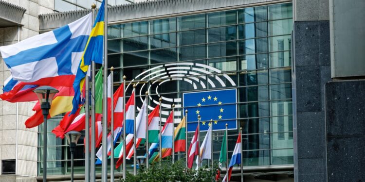 comisia-europeana-accelereaza-tranzitia-catre-euro-digital.-vicepresedintele-ce,-valdis-dombrovskis:-nu-este-conceput-pentru-a-inlocui-numerarul