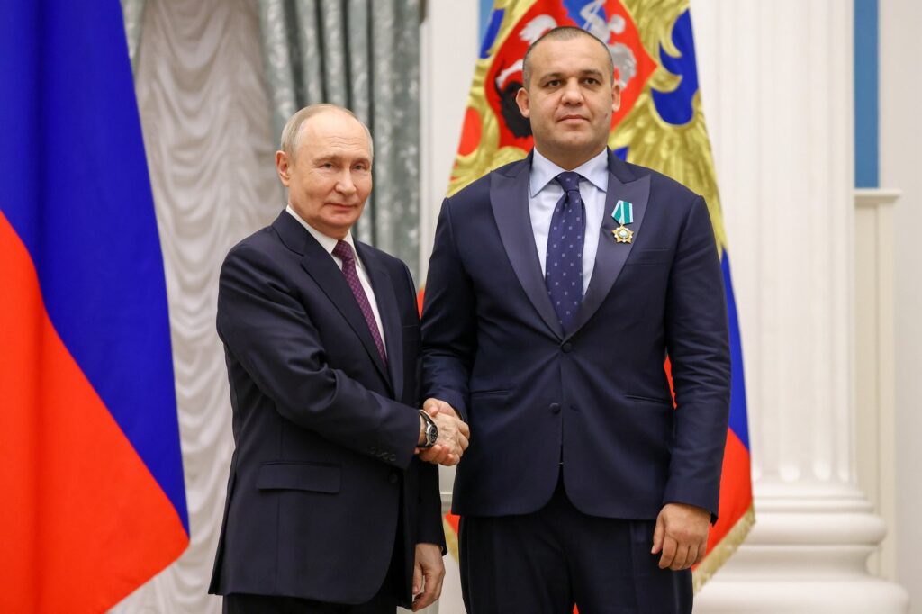 este-perfect-permis-trump-reactioneaza-dupa-ce-un-oligarh-apropiat-de-putin-a-platit-partial-nunta-fiului-sau-–-hotnews.ro