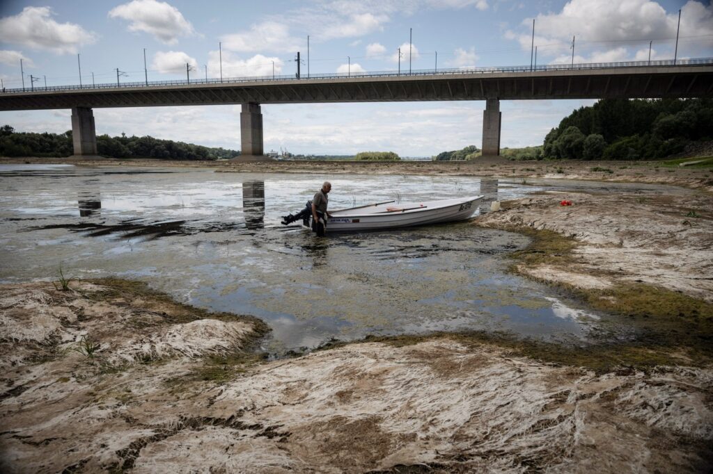 acesta-va-fi-noul-normal-un-expert-european-de-mediu-explica-paradoxul-climatic-din-zona-dunarii:-cantitatea-anuala-de-precipitatii-e-constanta,-dar-fluviul-seaca-–-hotnews.ro