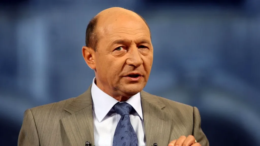 traian-basescu,-raspuns-in-stil-propriu-la-intrebarea-daca-i-ar-reprosa-ceva-lui-basescu-din-2004:-am-fost-perfect!