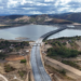 video-un-tronson-abondonat-de-bechtel-pe-autostrada-transilvania,-aproape-gata-dupa-22-de-ani-cum-arata-acum-celebrul-pod-din-mijlocul-unui-lac-de-acumulare-–-hotnews.ro