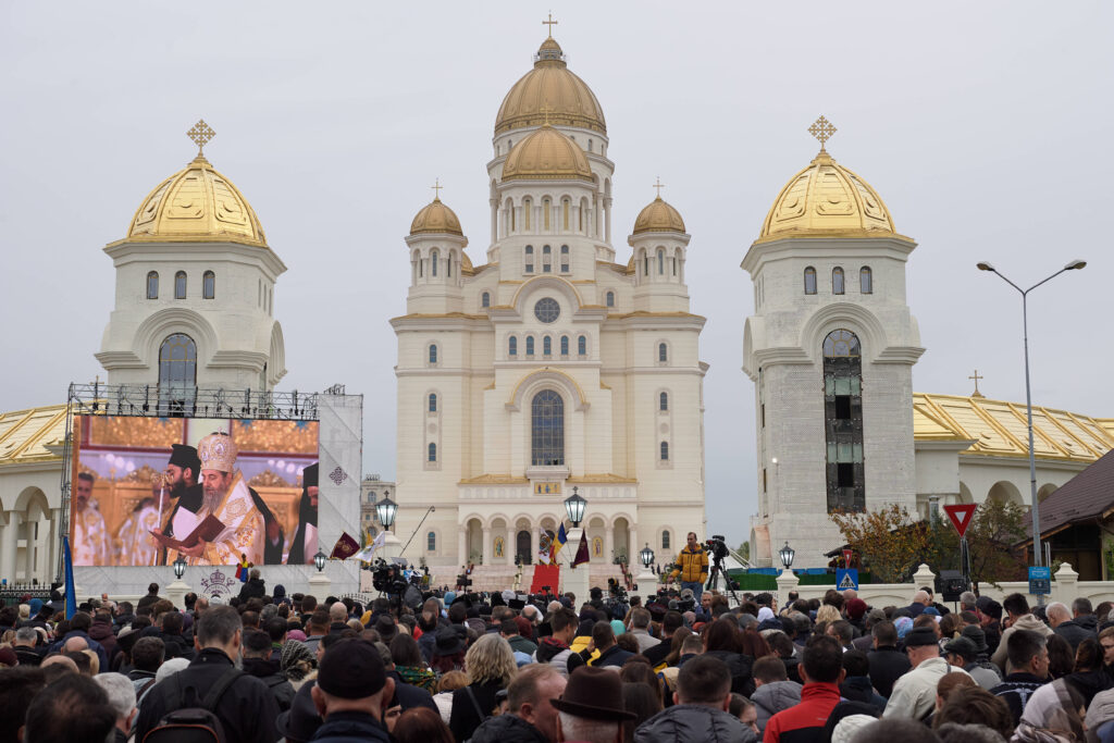 intalnire-importanta-despre-religie-in-romania-cum-ajunge-religia-pe-mana-unora-care-nu-citesc,-dar-sunt-miliardari-si-vor-incolonarea-tuturor-oamenilor-–-hotnews.ro