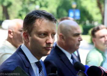 siegfried-muresan,-mesaj-de-duminica-dimineata:-daca-cineva-se-asteapta-ca-eu-sa-sting-lumina,-se-inseala-amarnic-/-ce-spune-despre-bolojan-–-hotnews.ro