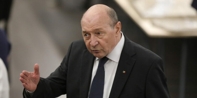 traian-basescu-spune-ca-el-l-a-„inventat”-pe-siegfried-muresan-ca-om-politic.-ce-spune-despre-banii-primiti-de-europarlamentar-de-la-„pinalty”