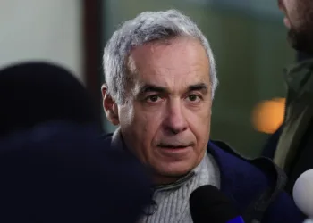 calin-georgescu,-ridicat-de-diicot-de-pe-strada-perchezitii-acum-la-el-acasa-primele-informatii-din-dosar-–-hotnews.ro