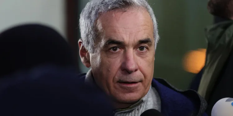 calin-georgescu,-ridicat-de-diicot-de-pe-strada-perchezitii-acum-la-el-acasa-primele-informatii-din-dosar-–-hotnews.ro