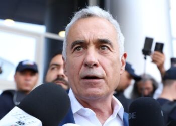 calin-georgescu,-ridicat-din-trafic-de-diicot.-se-fac-perchezitii-in-locuinta-sa-si-alte-imobile