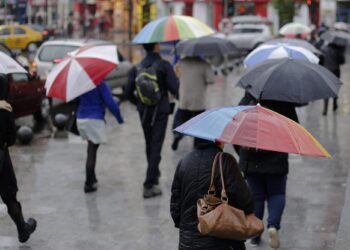 un-val-de-aer-rece-cuprinde-romania:-temperaturile-scad-accentuat,-cade-bruma-si-ninge-la-munte-anm-a-emis-si-alerta-cod-galben-–-hotnews.ro