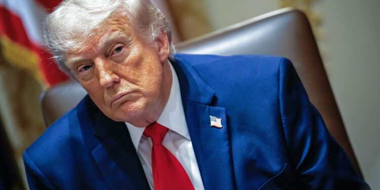 popularitatea-lui-donald-trump,-la-un-minim-istoric-in-sua-–-hotnews.ro