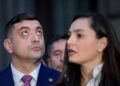 sefa-pot-il-ataca-pe-simion:-georgescu-era-in-arest,-iar-liderii-care-pretind-ca-il-sustin-petreceau-cu-lautarii-intr-un-restaurant