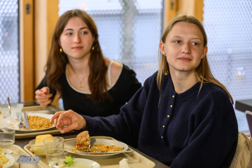 masa-cu-trei-feluri-la-pret-de-un-euro-din-franta,-victima-propriului-succes:-este-oarecum-contraproductiv-–-hotnews.ro
