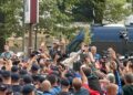 video-momentul-in-care-calin-georgescu-iese-de-la-tribunal,-in-uralele-sustinatorilor-prima-declaratie,-cu-talc:-sahul-se-joaca-pana-cade-regele-–-hotnews.ro