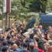 video-momentul-in-care-calin-georgescu-iese-de-la-tribunal,-in-uralele-sustinatorilor-prima-declaratie,-cu-talc:-sahul-se-joaca-pana-cade-regele-–-hotnews.ro