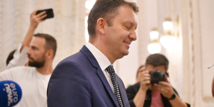 siegfried-muresan-continua-discutiile-cu-partidele.-isi-prezinta-programul-de-guvernare-la-udmr