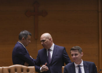 bolojan-si-grindeanu,-discutii-despre-noul-guvern,-fara-premierul-desemnat-cand-se-intalneste-siegfried-muresan-cu-social-democratii-–-hotnews.ro