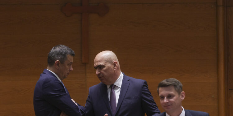 bolojan-si-grindeanu,-discutii-despre-noul-guvern,-fara-premierul-desemnat-cand-se-intalneste-siegfried-muresan-cu-social-democratii-–-hotnews.ro