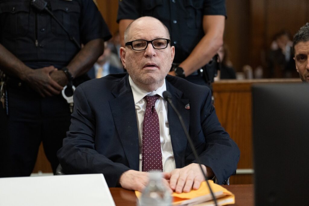 harvey-weinstein,-catre-judecatorul-care-a-pronuntat-o-noua-condamnare:-dati-dovada-de-putina-clementa-cati-ani-de-inchisoare-a-primit-acum-–-hotnews.ro