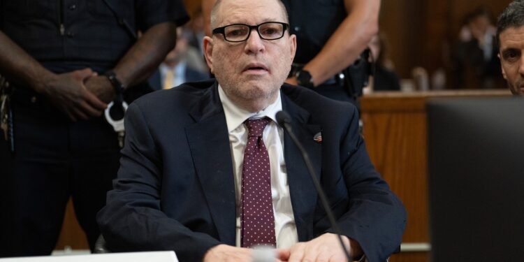 harvey-weinstein,-catre-judecatorul-care-a-pronuntat-o-noua-condamnare:-dati-dovada-de-putina-clementa-cati-ani-de-inchisoare-a-primit-acum-–-hotnews.ro
