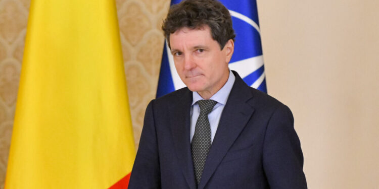 ce-face-nicusor-dan-daca-pica-guvernul-muresan