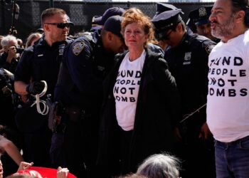 vedete-de-la-hollywood,-printre-persoanele-retinute-la-un-protest-impotriva-lui-netanyahu-la-new-york-–-hotnews.ro