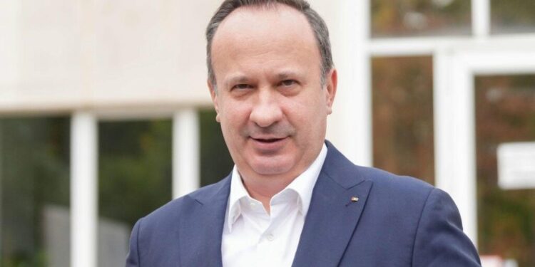 banii-nu-fac-politica.-adrian-caciu:-pietele-globale-imping-dobanzile-in-sus,-nu-situatia-politica-interna