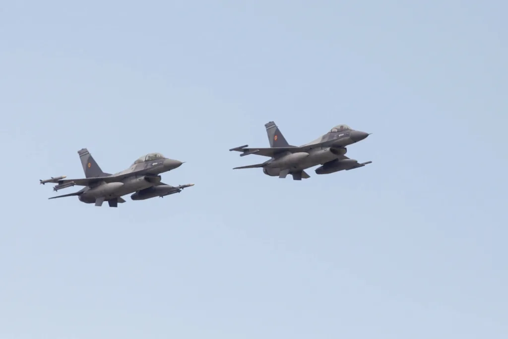 alerta-la-granita-romaniei:-drona-detectata-langa-galati-doua-aeronave-f-16-ridicate-mesaj-ro-alert-emis-la-0327-in-doua-judete-–-hotnews.ro