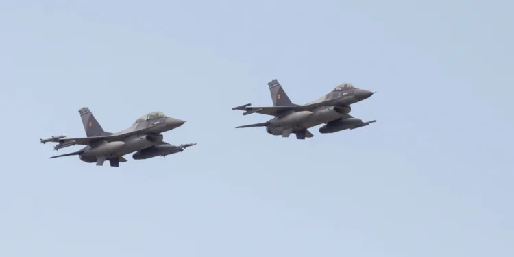 alerta-la-granita-romaniei:-drona-detectata-langa-galati-doua-aeronave-f-16-ridicate-mesaj-ro-alert-emis-la-0327-in-doua-judete-–-hotnews.ro