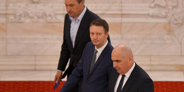 siegfried-muresan-merge-la-cotroceni-pentru-a-discuta-cu-nicusor-dan-despre-programul-si-lista-guvernului.-pnl,-usr-si-udmr,-sedinte-in-paralel