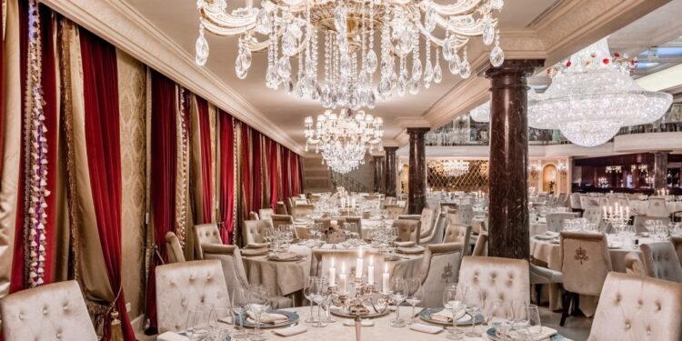 cum-ar-trebui-sa-arate-un-ballroom-potrivit-pentru-un-eveniment-privat?