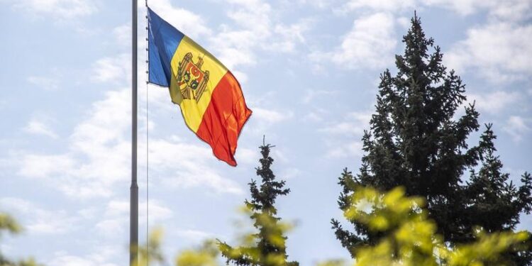 cel-mai-bun-elev-din-clasa-mea-ce-spune-comisarul-ue-pentru-extindere-despre-progresele-r-moldova-in-procesul-de-aderare-–-hotnews.ro