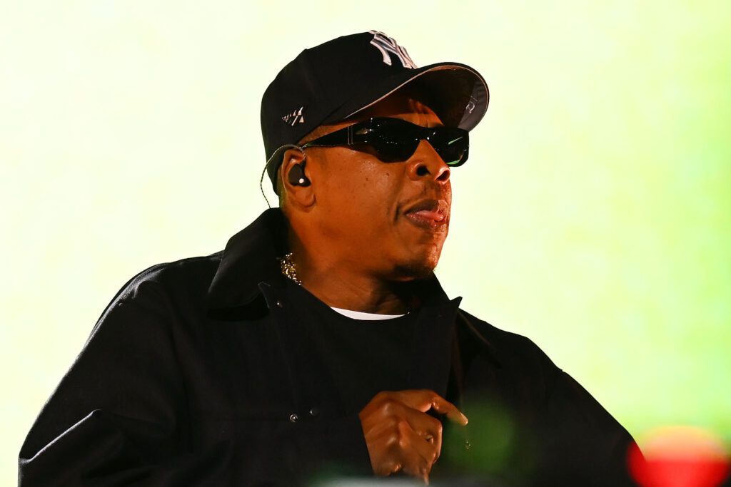 o-femeie-care-l-a-acuzat-pe-jay-z-ca-a-violat-o-cand-avea-13-ani-si-a-retras-actiunea:-nu-l-am-intalnit-niciodata-–-hotnews.ro
