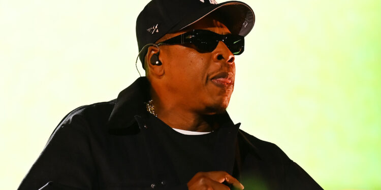o-femeie-care-l-a-acuzat-pe-jay-z-ca-a-violat-o-cand-avea-13-ani-si-a-retras-actiunea:-nu-l-am-intalnit-niciodata-–-hotnews.ro