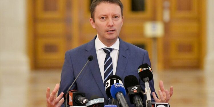 zi-decisiva-pentru-guvernul-muresan.-premierul-desemnat-depune-la-parlament-programul-de-guvernare-si-lista-ministrilor