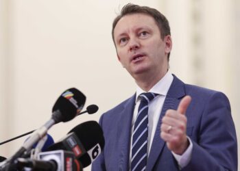 live-video-premierul-desemnat-siegfried-muresan-a-depus-programul-de-guvernare-la-parlament-daca-psd-nu-va-vota,-se-deschide-calea-alegerilor-anticipate-–-hotnews.ro