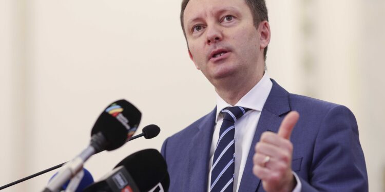 live-video-premierul-desemnat-siegfried-muresan-a-depus-programul-de-guvernare-la-parlament-daca-psd-nu-va-vota,-se-deschide-calea-alegerilor-anticipate-–-hotnews.ro
