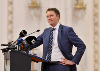 test-pentru-candidatul-la-premier:-de-cate-ori-trebuie-intrebat-cat-e-salariul-minim-pana-raspunde