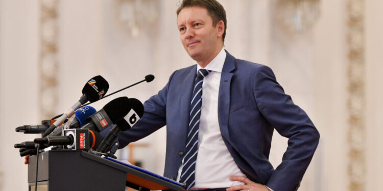 test-pentru-candidatul-la-premier:-de-cate-ori-trebuie-intrebat-cat-e-salariul-minim-pana-raspunde