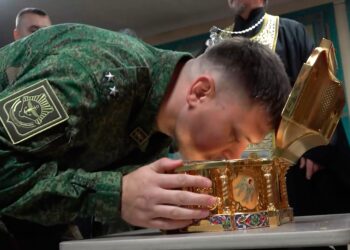 putin-trimite-pe-frontul-din-ucraina-moastele-unui-print-razboinic,-mort-in-urma-cu-peste-600-de-ani-–-hotnews.ro