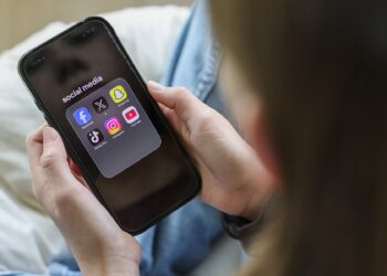 retelele-sociale-vor-sa-ne-faca-un-cadou:-personalizarea-algoritmilor-de-ce-ar-trebui-sa-il-privim-cu-precautie-–-hotnews.ro