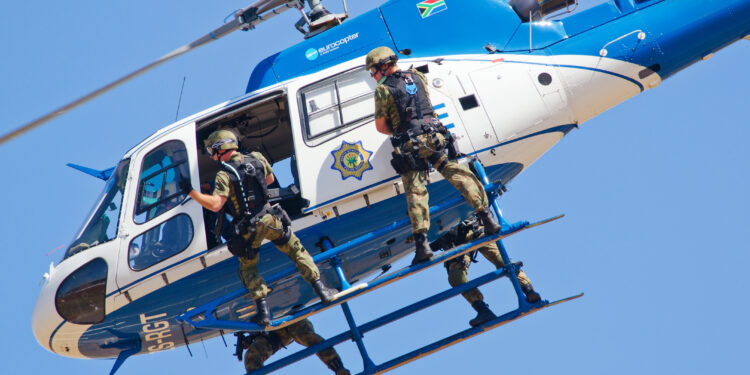 atac-sangeros-cu-ak-47-intr-un-local-din-africa-de-sud:-32-de-morti-si-raniti-/-suspectii-au-fugit-–-hotnews.ro